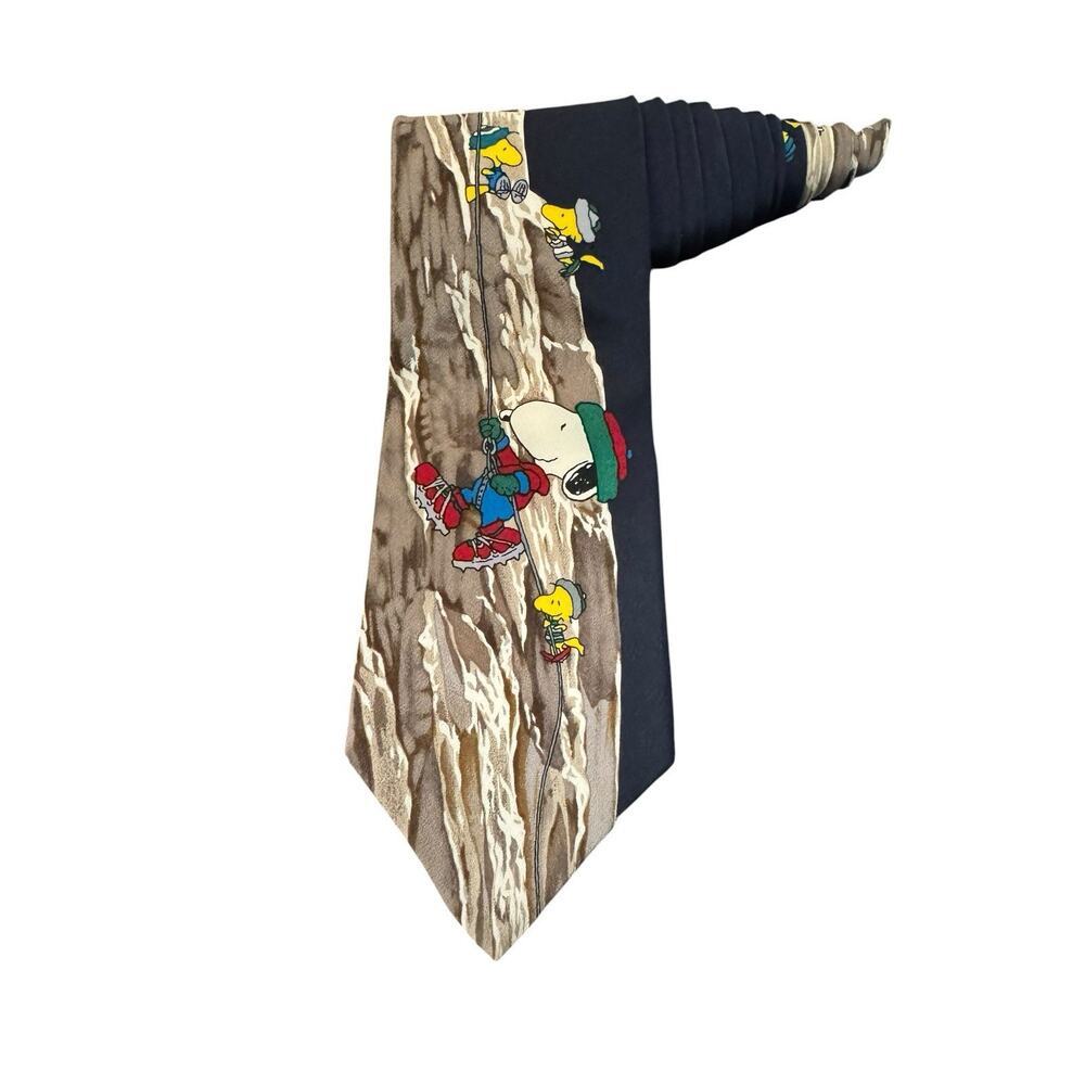 Peanuts On The Rocks Snoopy Woodstock Mountain Climbing Vintage Necktie Silk